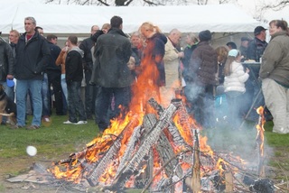 Gemeinsames Osterfeuer der Weezer Vereine wird erneut im Park am Fährsteg stattfinden
