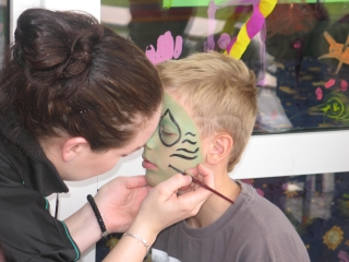 Viele Kinder ließen sich beim Bergfest schminken
