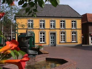 Die Bücherei in Weeze auf dem Kirchplatz