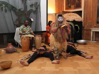 ADESA mit ihrem Stück 'Tifi und Abu im Dschungel' begeisterte die Besucher des Schloss Wissener Familienkonzertes