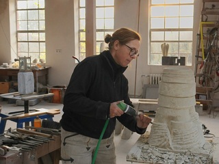 Am 'Tag der offenen Werkstatt' sind Besucher in der Steinwerkstatt von Lisa Lepper in Weeze herzlich Willkommen