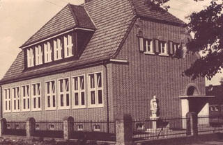 The Christopher School was upon its construction in 1938 considered to be one of the most modern school buildings in the former County of Geldern. View of the entrance from the south-west, 1938
