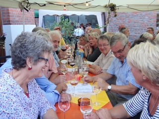 Zum 12. Mal findet am Samstag, dem 28. Juli 2018, ab 18.00 Uhr wieder das Weezer Weinfest in der Alten Schmiede statt