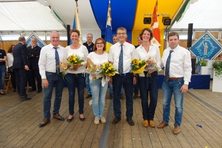(von links nach rechts): Achim und Eva Winkels (Adjutantin), Ulla Foydl und Willi Halmanns (Festkettenträger 2019) und Theresa und Thomas Kempkes (Adjutant) 