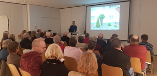 Mehr als 40 Teilnehmer besuchten den Vortrag zur Rettung der Vorgärten. Foto: Verband Wohneigentum NRW e.V. 