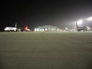 Airport Weeze bei Nacht