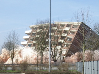 2007 verschwand das Hochhaus durch Sprengung aus dem Ortsbild