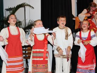 Der russische Kinder- und Jugendchor 'Mladuschka'