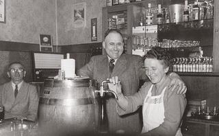 Maria, geborene Macherey, und Wilhelm Koppers führten die Gaststätte ab 1940. Foto 1950er Jahre.