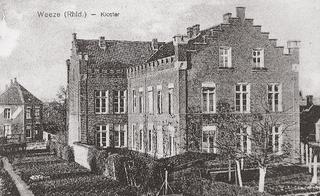 Das im Volksmund 'Kloster' genannte Sankt-Theresien-Stift, Postkartenansicht um 1900