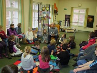 In der Bücherei in Weeze waren anlässlich des bundesweiten Vorlesetages am Freitag, dem 20. November 2015 beinahe 300 Kinder zu Gast