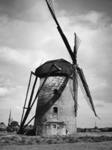 Turmwindmühle um 1930 Seitenansicht einer Turmwindmühle