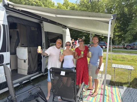 Foto PV Reisemobil Camper auf dem Reisemobilstellplatz