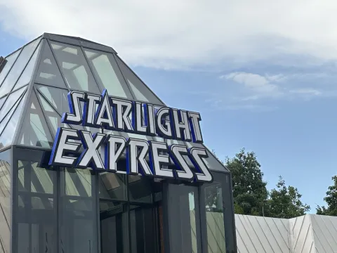 Besuch im Starlight Express mit Weezer Seniorinnen und Senioren Schriftzug Musical "Starlight Express"